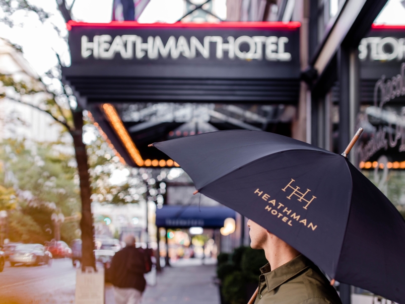 front entrance of the Heathman Hotel